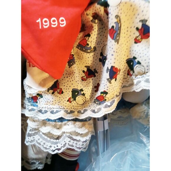 Raggedy Ann Holiday Keepsake Doll 1999 18" Applause Mini Raggedy Ann & Stand - Picture 7 of 15